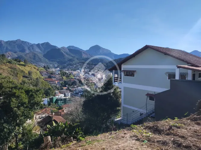Terreno fora de condomínio a menos de 5 minutos do centro comercial de Teresópolis codigo: