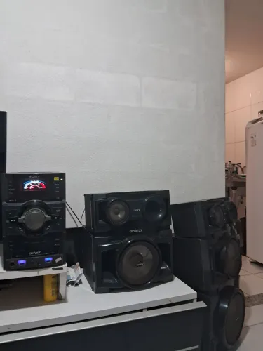 Oportunidade p quem gosta de um som de qualidade,  muita qualidade som limpo , cx suboofs