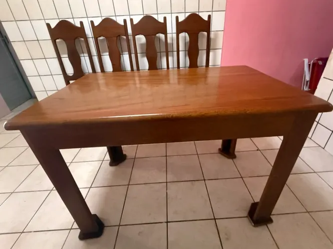 Mesa de Madeira Maciça Angelim-Pedra com 4 Cadeiras