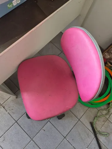 Cadeira rosa de escritório 