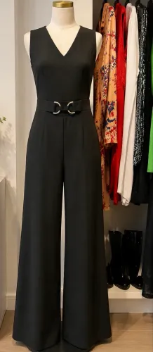 Macacão preto alfaiataria decote V
