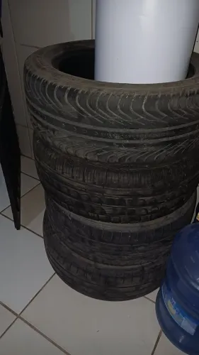 Pneus aro 15 em bom estado