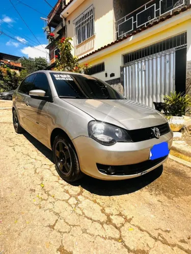 Volkswagen Polo Sedan 1.6 MI Total Flex 8V 4P 2013