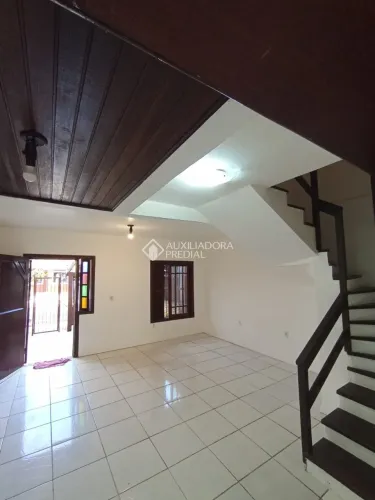 Casa com 2 quartos e 2 vagas no bairro Hípica em Porto Alegre / RS