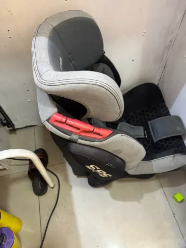Vende-se uma cadeira de bebê