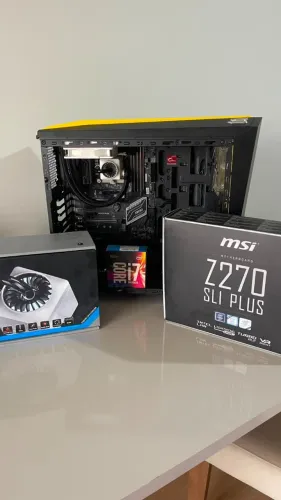 Kit Gamer i7 7700K + MSI Z270 + Water Cooler DeepCool + Gabinete Corsair