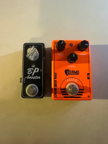 Pedais de Guitarra Fuzz + Booster - Dolamo D-2 + BP Booster