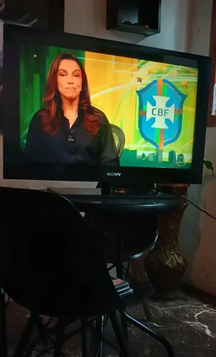 Tv Lcd 32pol Full Hd 1080i, digital. Só ligar e usar. Barbada p/ Copa do mundo !!! Compare