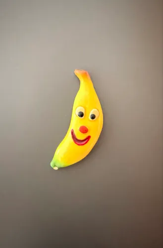 Ímã de geladeira - banana; medida: 7 cm