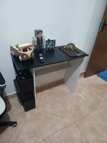 Vendo mesa de computador e cadeira gamer