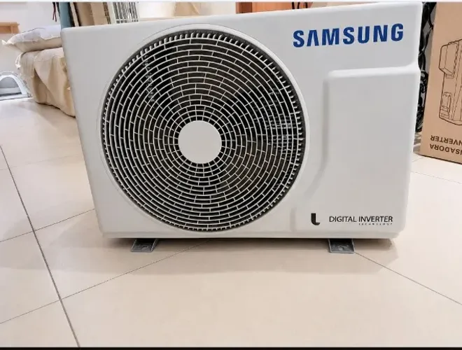 ?AR-CONDICIONADO SPLIT SAMSUNG 12.000 BTUs - 220V