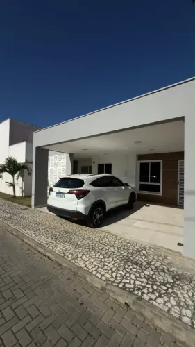 Alugo Casa de 3/4 quartos sendo um suite no condomínio trend