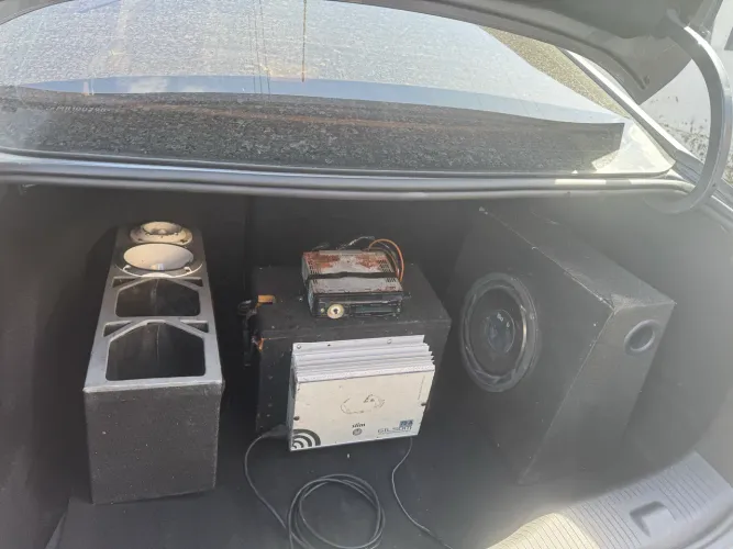 VENDO SOM DE CARRO TOPADO !