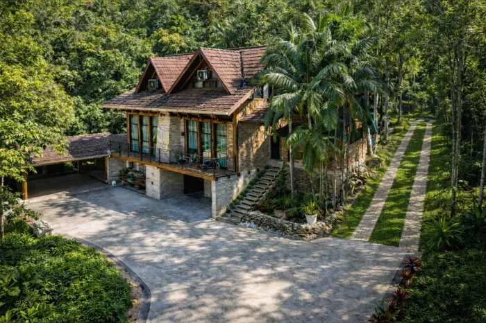 Casa para venda em Barra do Rio Cerro com 3 quartos, sendo 3 suítes, 392m²