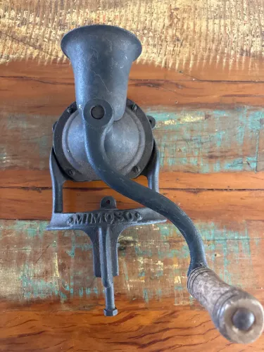 Antigo Moedor de café ferro fundido