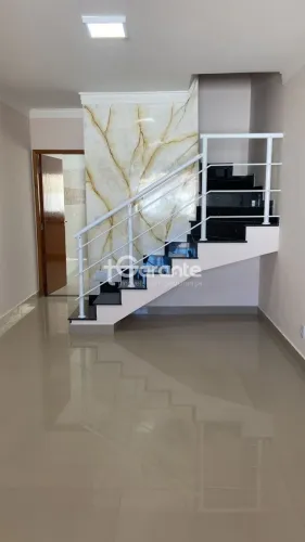 Sobrado à venda em Itaquera com excelente distribuição dos ambientes e ótimo padrão de con