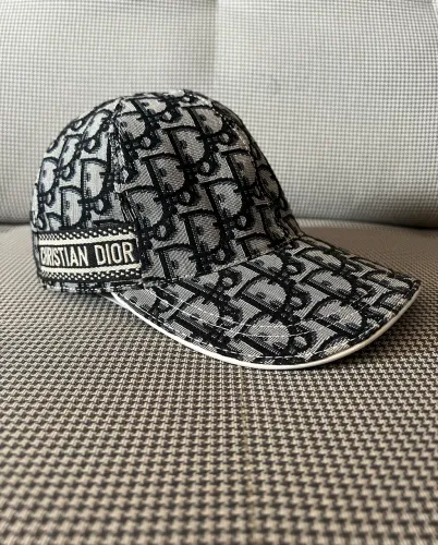BONÉ DIOR