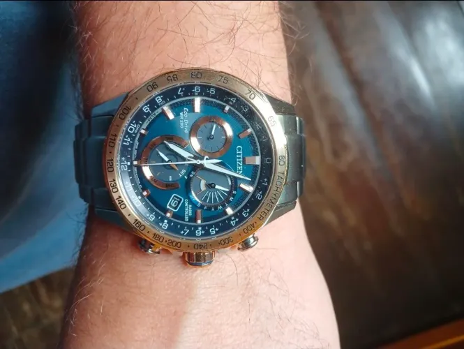 relógio citizen eco-drive pcat radio controlled dois tons cb5916-59l