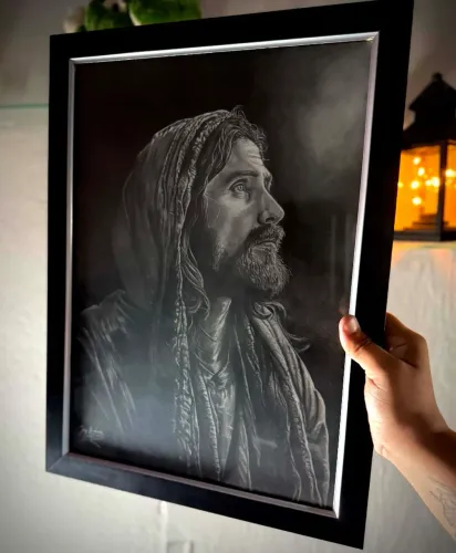 Desenhos realistas feitos à mão, em grafite.