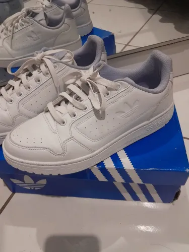 Tênis branco Adidas 37