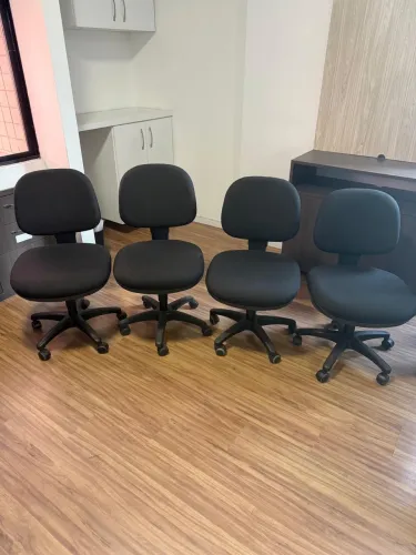Vendo 4 cadeiras para escritório R$150,00 cada | Marca Marelli