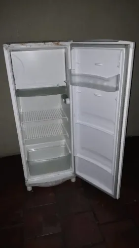 Geladeira Cônsul 250 litros Retirar bairro alto próximo shopping jock Próximo do Detran 