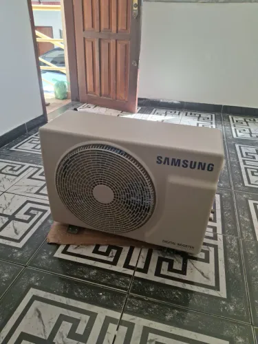 Ar-condicionado Split Samsung 9.000 BTU Novo e nunca usado.