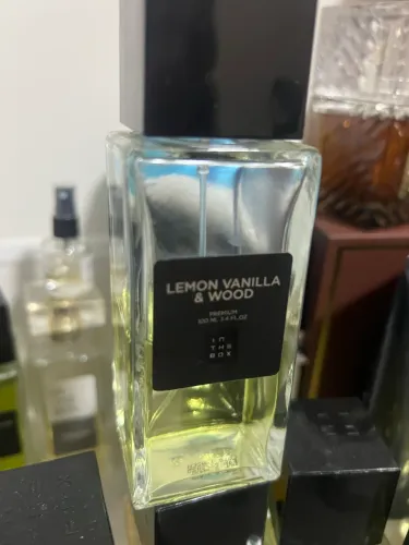 Perfume in the box lemon vanilla wood