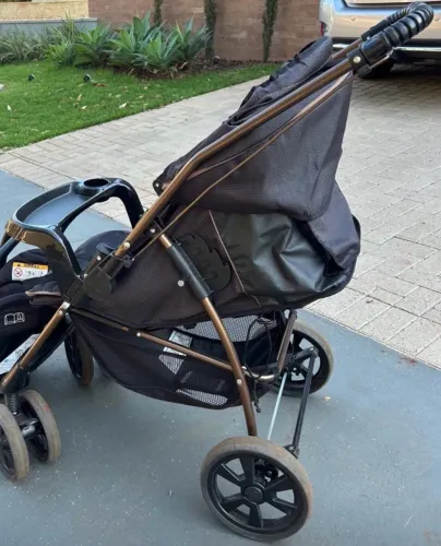 Carrinho de Bebê Milano Reversível II - Preto Cobre