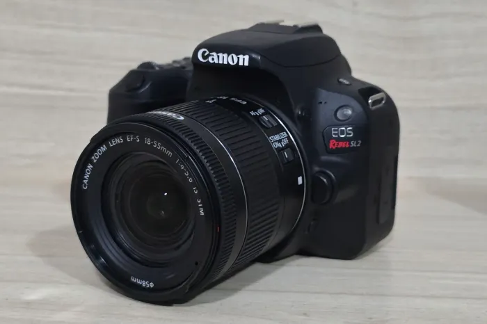 CANON SL2 + LENTE 18-55MM STM IMPECÁVEL