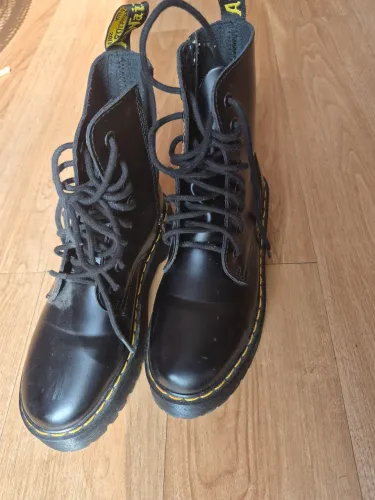 Coturno/bota dr martens 