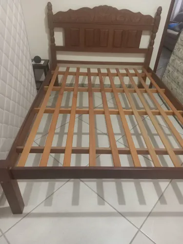 CAMA CASAL EM MADEIRA MACIÇA ANGELIN