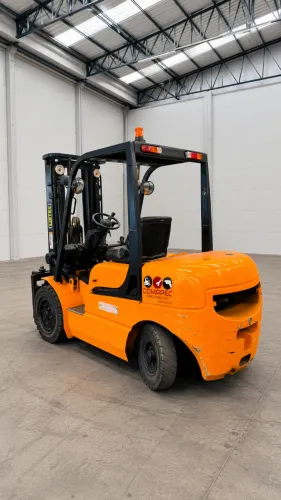 Empilhadeira Lintec a Diesel 3tons