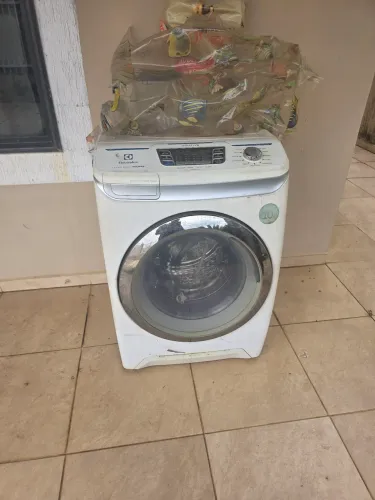 Maquina Lava e Seca Eletrolux