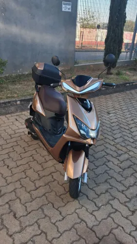 Scooter elétrica 1000W conquest 32km/ faz 45km bateria 