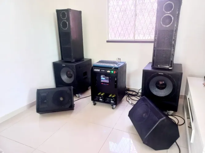 VENDO SOM PROFISSIONAL COM OS AMPLIFICADORES