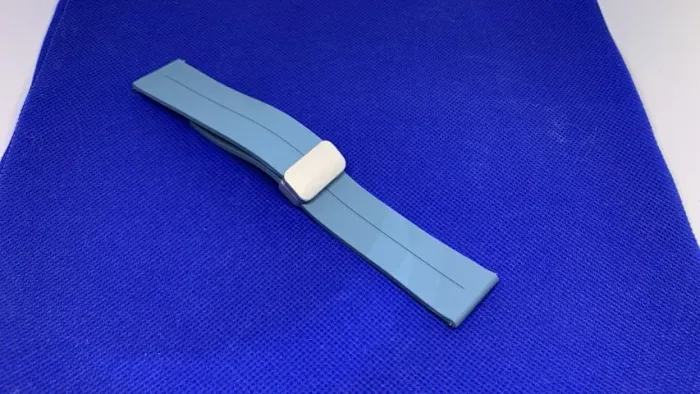 Pulseira Unissex Silicone Azul Claro Com Fecho Magnético Prata 22mm