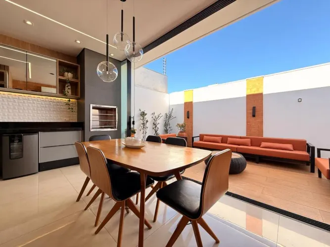 Casa à venda em Maringá, Jardim Iguaçu, com 2 suítes, com 160 m²