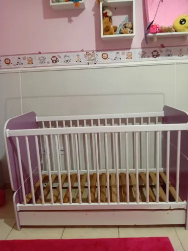 Berço infantil em ótimo estado de conservação