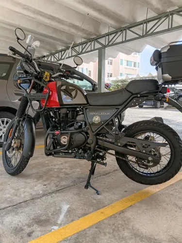 Vendo Himalayan 411 2023 red rock.Valor R$20.900,00.