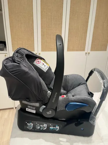 Bebê conforto Maxi-Cosi com base e adaptadores - pouquíssimo uso