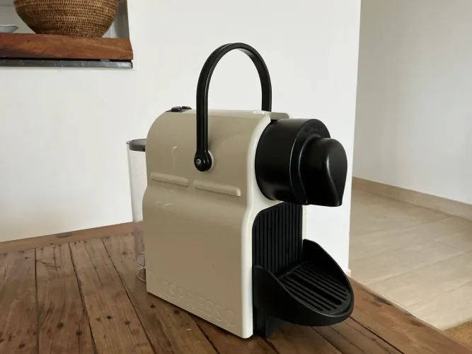 Cafeteira Nespresso Krups Inissia C40 automática branca para cápsulas monodose