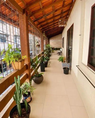 CASA DUPLEX COM TERRAÇO LIVRE