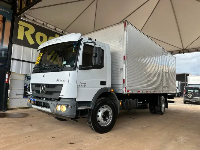 MB 1719 ano:2022 Bau com pneus novos