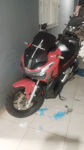 Moto praticamente nova 