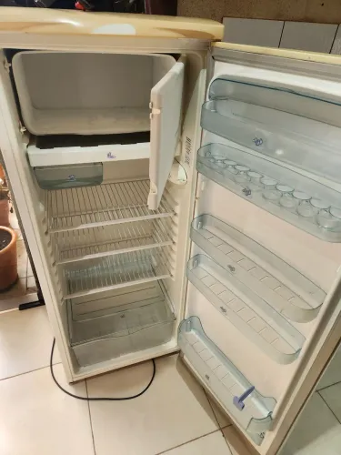 Geladeira R$ 280,00