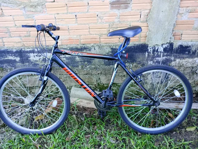 bicicleta aro 26 Houston modelo Foxxer Hammer na cor preta e vermelha