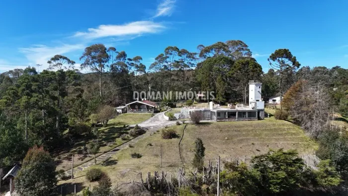 CASA COM MAIS DE 3.300 M² DE TERRENO À VENDA NO PARQUE DA FERRADURA, EM CAMPOS DO JORDÃO -