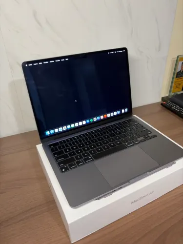 MacBook Air m2 13? 8gb 256 gn de SSD (aparelho extremamente conservado)