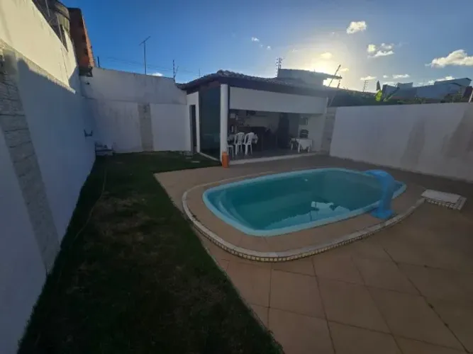 Casa com Piscina na Aruana (G)